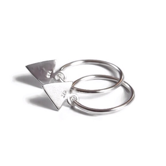 925 sterling silver tiny triangle seamless sleeper hoop earrings - Picture 3 of 8